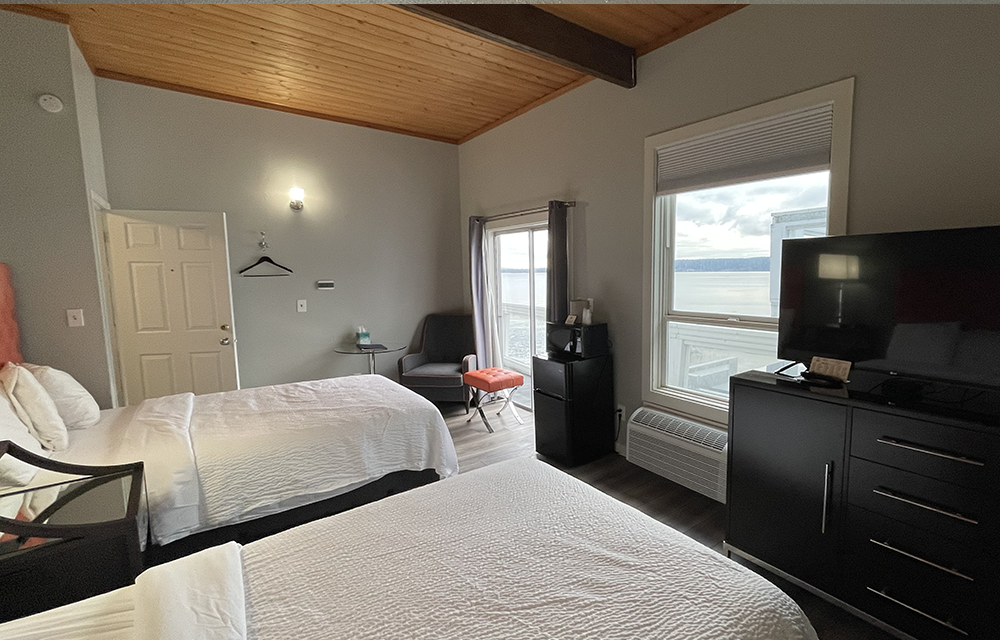Double Room – 2 Full Beds – Waterfront Side View W/Balcony – Large Private Deck With Ocean View